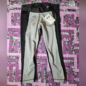 😃 - Reebok Playdry Capri Fitted Workout pants leggings Size S